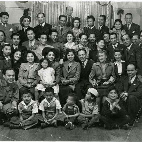 [An "Iloilo Circle" meeting which served as a focal point of the Fillmore Filipino community in 1942]