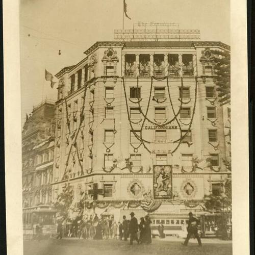 [Hearst building decorated for returning troops]