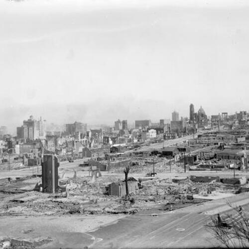 [Rebuilding shelter in aftermath of the 1906 earthquake and fire]