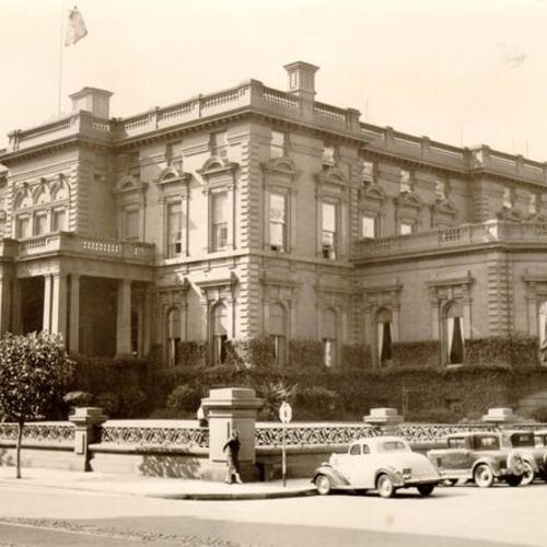 [Pacific Union Club on California Street, formerly residence of James Flood]