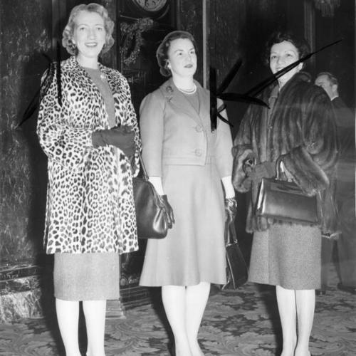 [Mrs. John Wells, Jane Stebbins and an unidentified woman at the St. Francis Hotel]