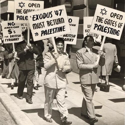 [Pickets protesting British refusal to permit 4400 Jewish refugees from Germany to enter Palestine]