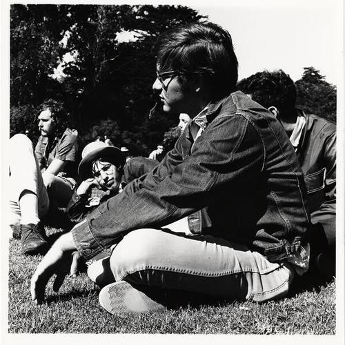[Unidentified people sitting on "Hippie Hill" in Golden Gate Park]