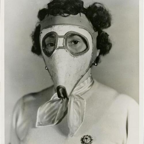 [Model of an experimental civilian gas mask]