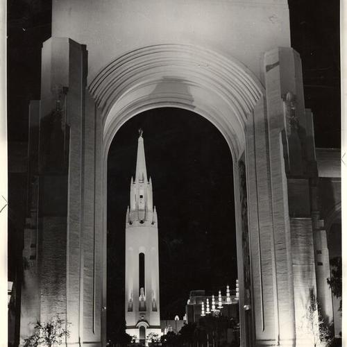 [Tower of the Sun through the Arch of Triumph, Golden Gate International Exposition on Treasure Island]