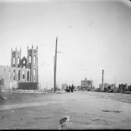 [Ruins surrounding St. Francis Church after 1906 earthquake]