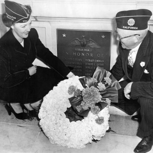 [Miss Elizabeth Harding and Henry North placing a wreath at the base of the Metropolitan Insurance Co. Memorial]