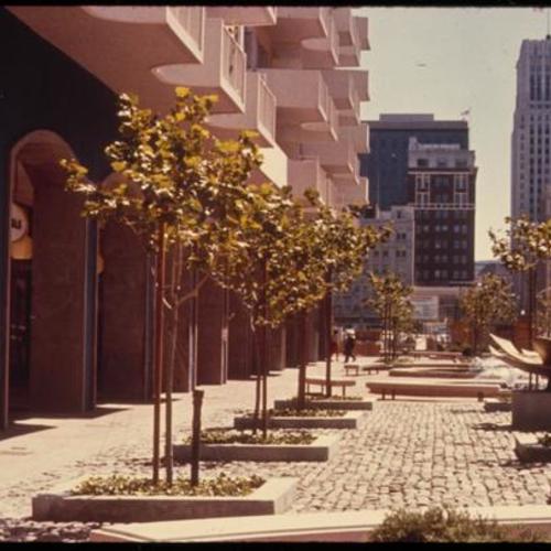 Golden Gateway street level retail and sidewalk
