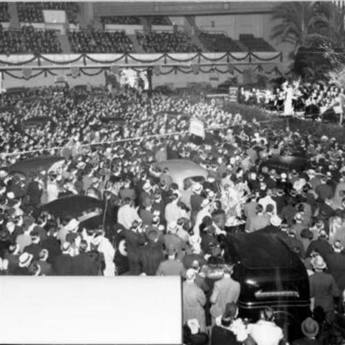 [Grace Moore singing before a large crowd at an auto show in San Francisco Civic Auditorium]