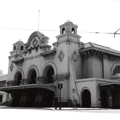 [Southern Pacific depot at 3rd and Townsend streets]