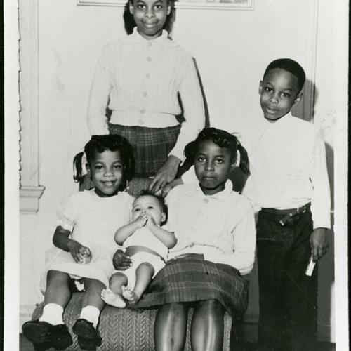 [Jeanette, Janice, Denore, Sylvia and Steven in 1960]