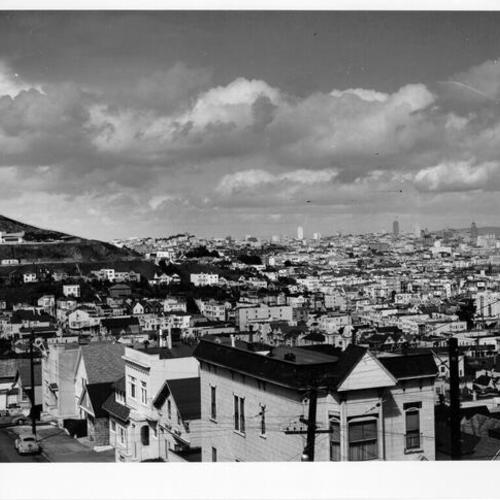 [Skyline of San Francisco's Corona Heights, view from Douglass]