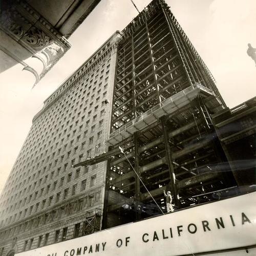 [Construction of the Standard Oil Company building annex at 265 Bush Street]