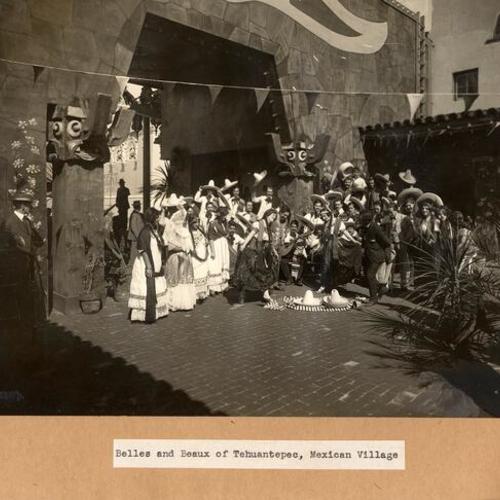 [Belles and beaux of Tehuantepec, Mexican Village at the Panama-Pacific International Exposition]