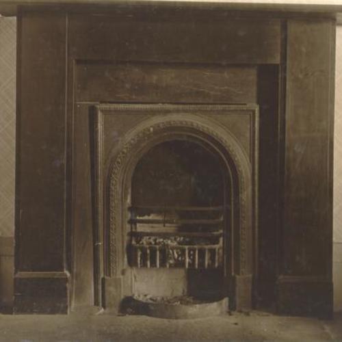 [Fireplace inside the Humphrey house, Chestnut and Hyde streets]