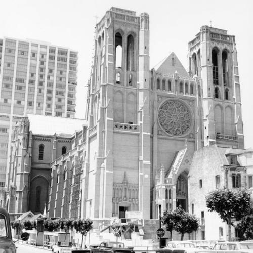 [Grace Cathedral on 1164 California cross Taylor street]