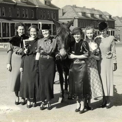 [Doradell Meredeth, Polly Willard, Kathleen Nye, Doris Henry, Evangeline Barnes and Isabella Henry posing with a horse during Army Day celebrations ]