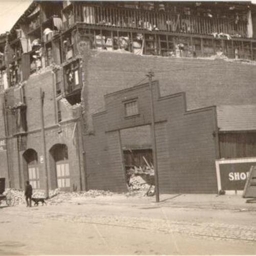 [Storage building on Fillmore Street damaged by the earthquake of April 18, 1906]