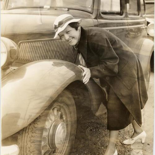[Unidentified woman coping with transportation difficulties during general strike]