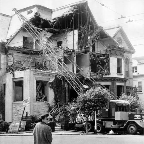 [Demolition of Gallatin mansion at  2401 Scott Street]