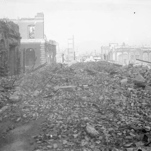 [Rubble after the 1906 earthquake and fire]