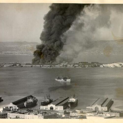[View of fire on Treasure Island from Nob Hill in San Francisco]
