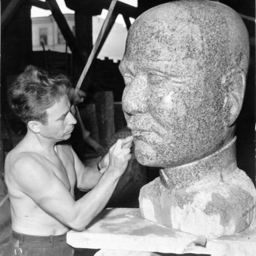 [Beniamino Bufano at work on stainless steel statue of Sun Yat-Sen]