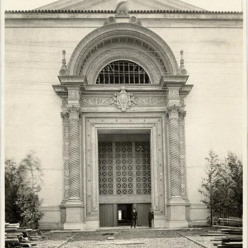 [South entrance to the Palace of Education at the Panama-Pacific International Exposition]