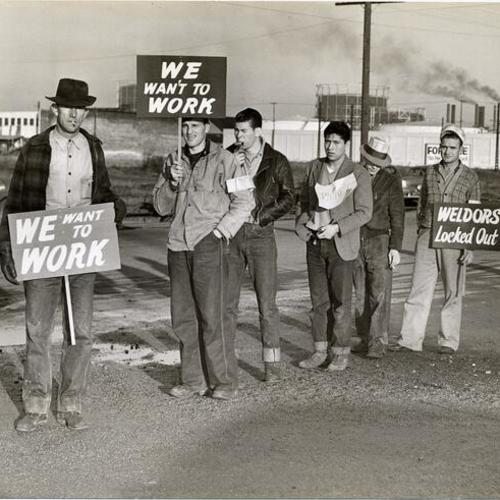 [Shipyard workers on strike]