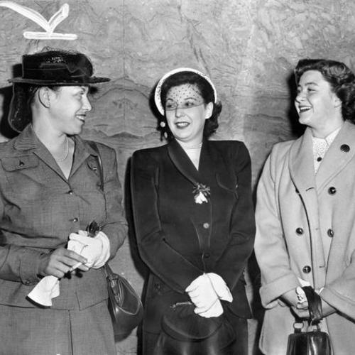 [Mrs. Harry Bridges (center), with Mrs. J. R. Robertson (left), Louis Schmidt (rt), wives and daughter of defendants in Bridges Trial]