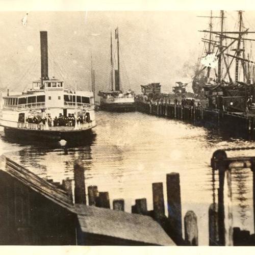 [Ferryboat "Alameda approaching the slip at Davis Street Wharf]