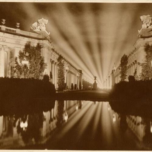 [Court of Four Seasons at the Panama-Pacific International Exposition]