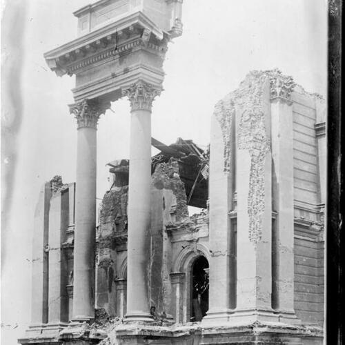 [Exterior of unknown building ruined in 1906 Earthquake]