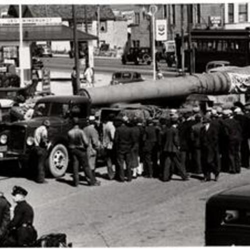 [70-foot coast defense rifle being moved to Fort Funston]