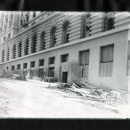 [Exterior of Fairmont Hotel after the earthquake and fire of 1906]