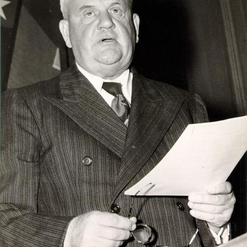 [Mayor Roger D. Lapham delivering his farewell speech]