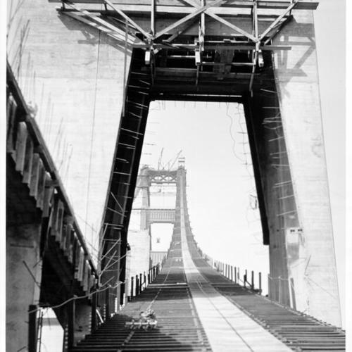 [Catwalk construction of Golden Gate Bridge]