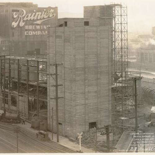 [Construction of Rainier Brewery at 15th and Bryant streets]