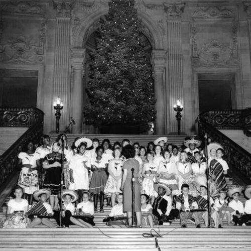 [Group of students and staff from Grattan School gathered in the rotunda of City Hall for a Christmas program]