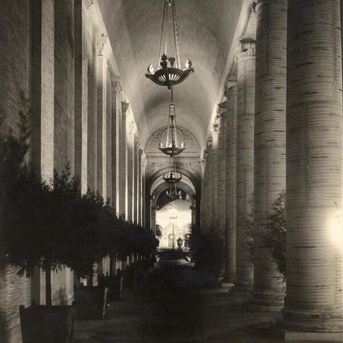 [Lighted corridor in Court of Palms at the Panama-Pacific International Exposition]