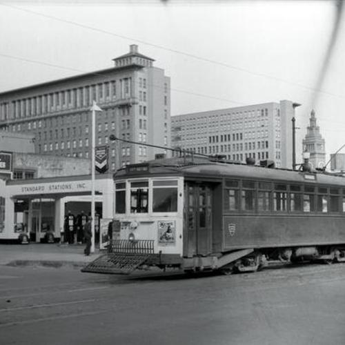 [Mission and Beale Streets looking northeast at outbound #11 line car 279]