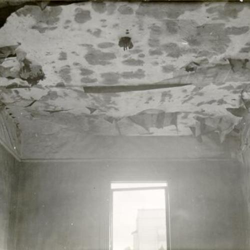 [180 Missouri Street, view of Interior Room ceiling]