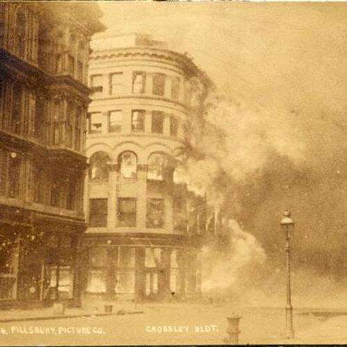 [The Crossley Building burning after the 1906 earthquake]