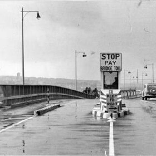 [Ramp leading from the San Francisco-Oakland Bay Bridge to the site of the 1939 Golden Gate International Exposition on Treasure Island]