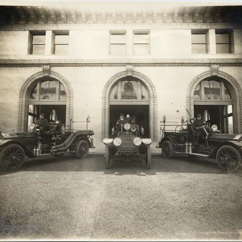[Fire Department vehicles on exhibit at the Panama-Pacific International Exposition]