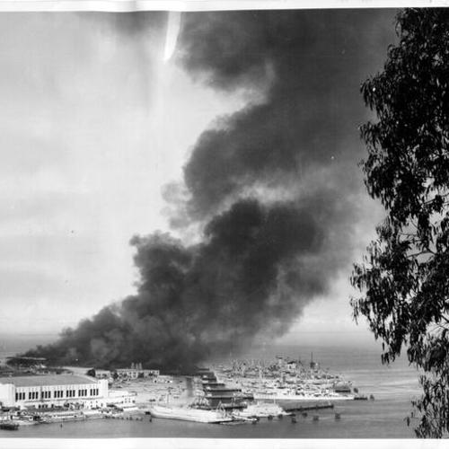 [View from Yerba Buena Island of fire on Treasure Island]