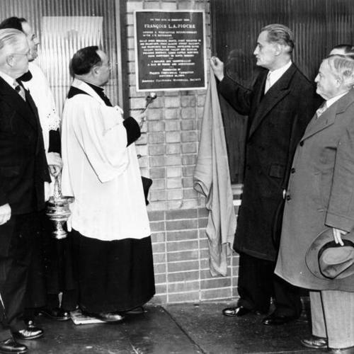 [Dedication ceremony for a plaque at 634 Clay Street commemorating Francois L. A. Pioche]
