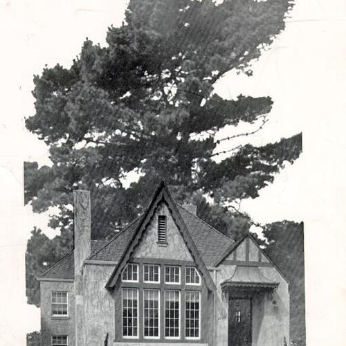 [House in the Pine Lake Park district]