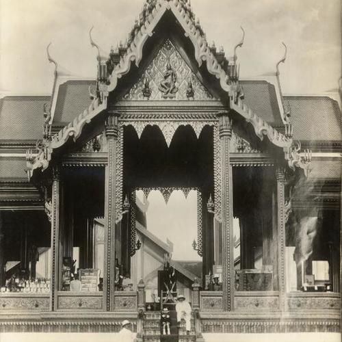 [Entrance to the Pavilion of Siam at the Panama-Pacific International Exposition]