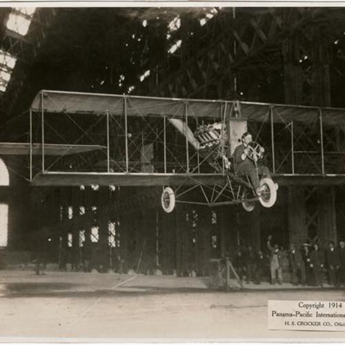 [Lincoln Beachey making the first indoor Aeroplane Flight; Palace of Machinery]